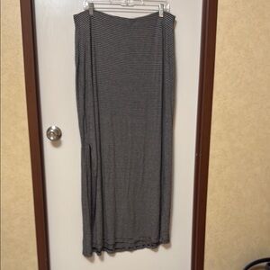 Old Navy Striped Black and White Women's Skirt Size XL
